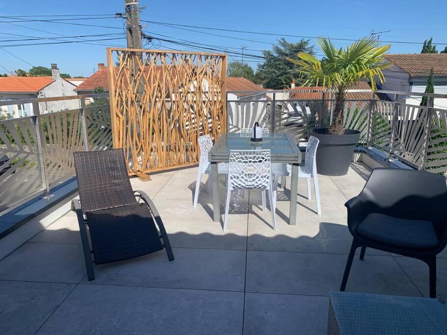 Maison Terrasse Proche Centre Ville Et Ile De Re ラ・ロシェル エクステリア 写真